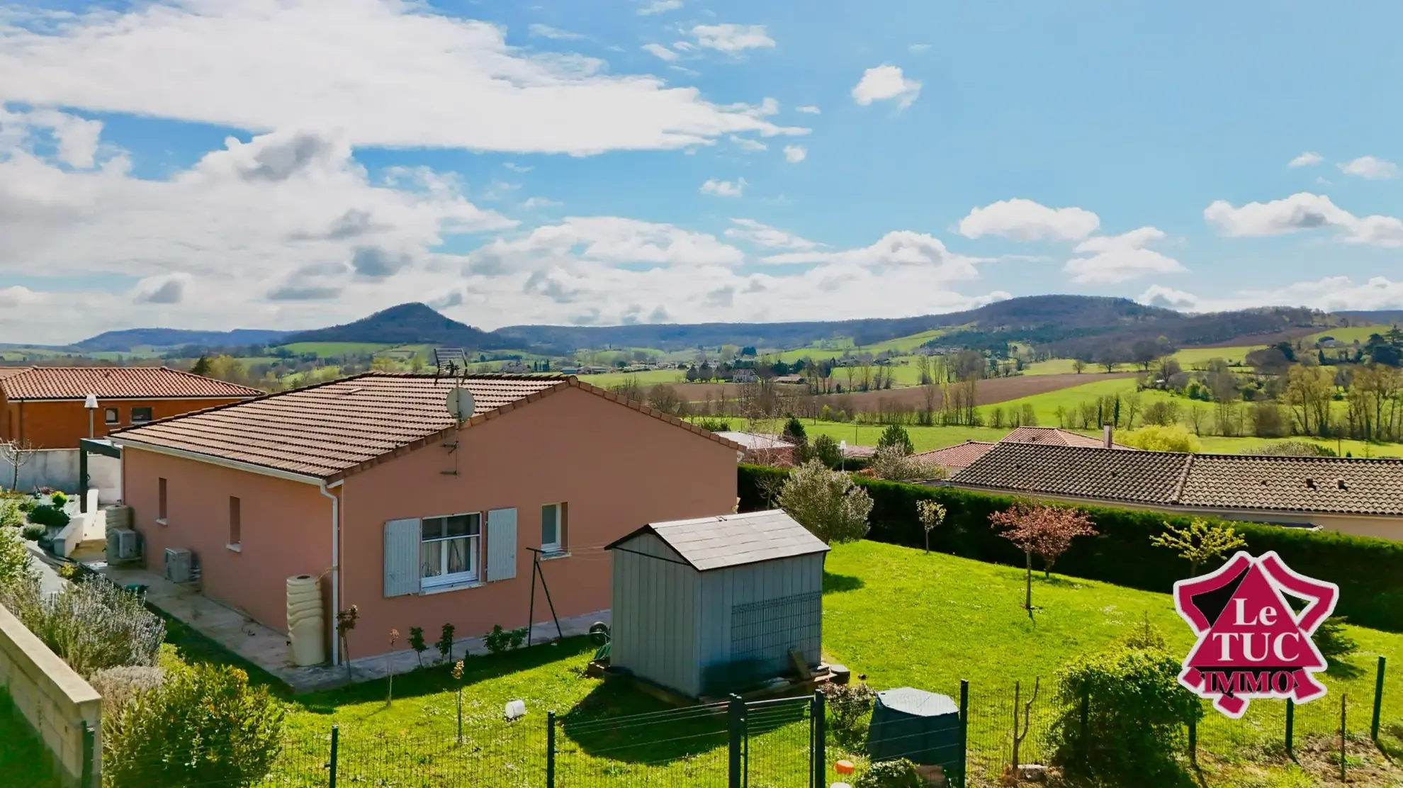 Maison contemporaine avec jardin et panneaux solaires à Penne d’Agenais 