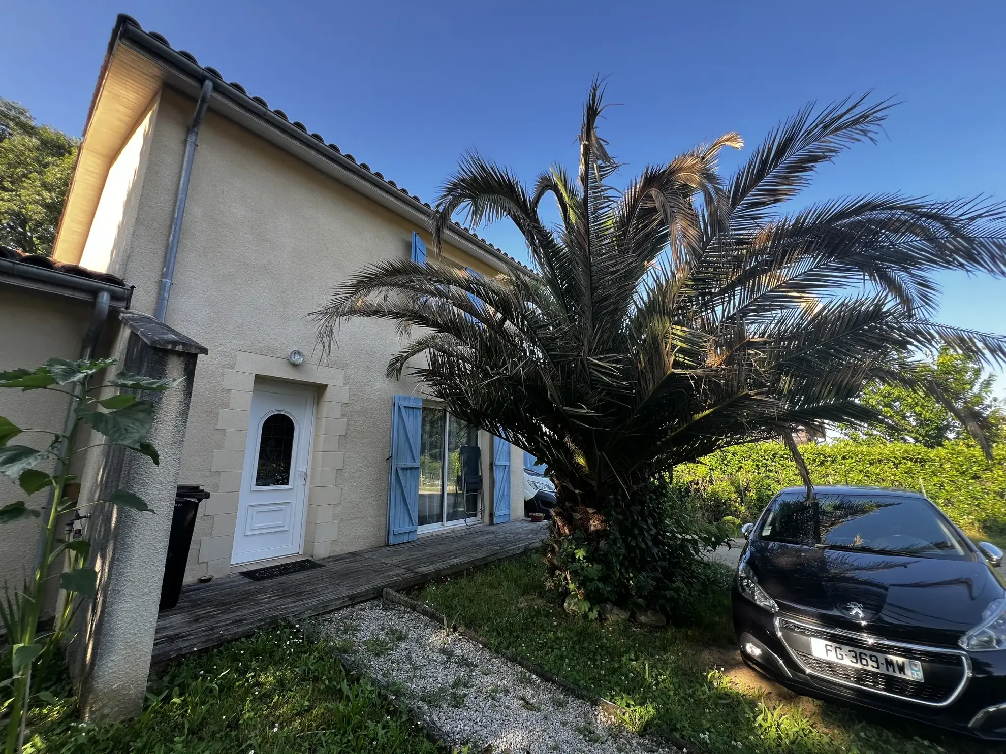 Immeuble mitoyen loué à Saint Martin de Sescas - Investissement rentable 