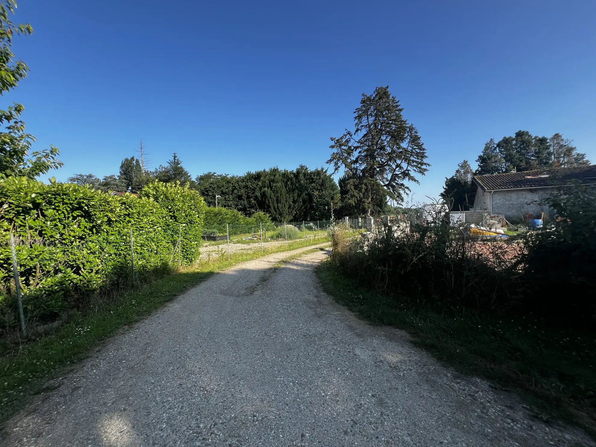 Immeuble mitoyen loué à Saint Martin de Sescas - Investissement rentable 