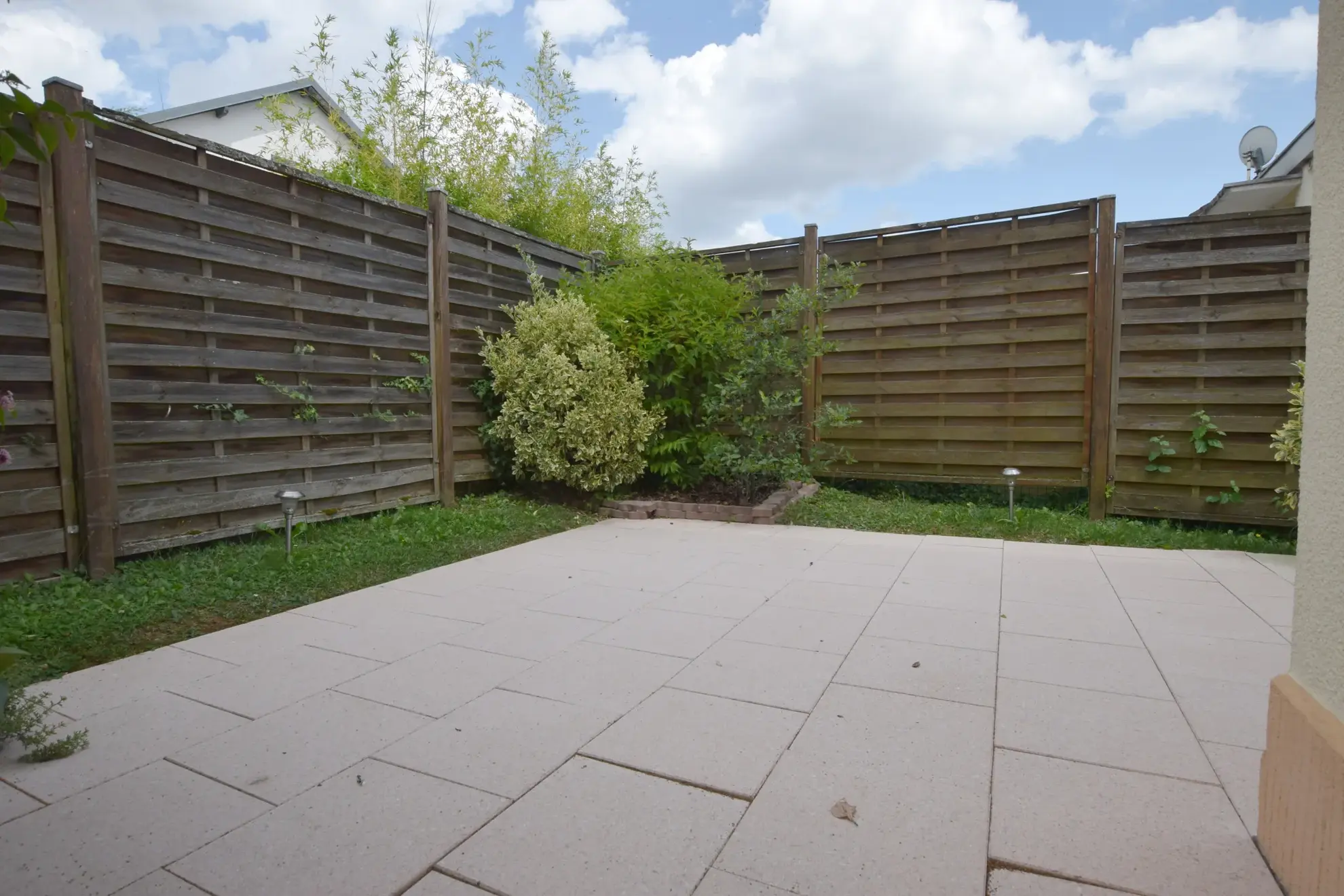 Maison rénovée avec 3 chambres et terrain à Montbéliard - Quartier calme 