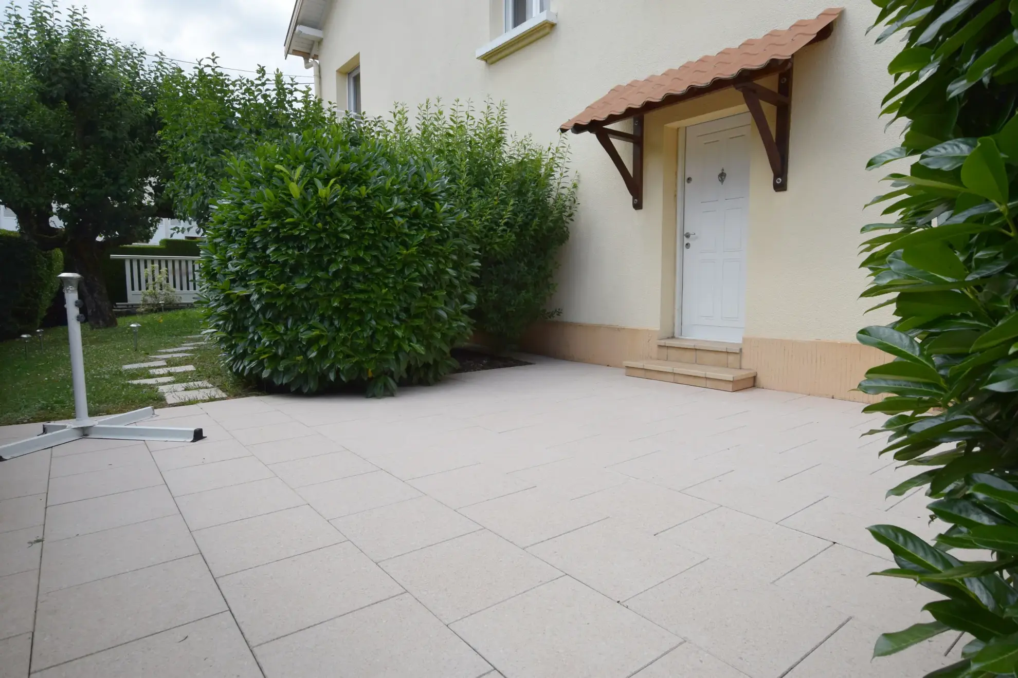 Maison rénovée avec 3 chambres et terrain à Montbéliard - Quartier calme 