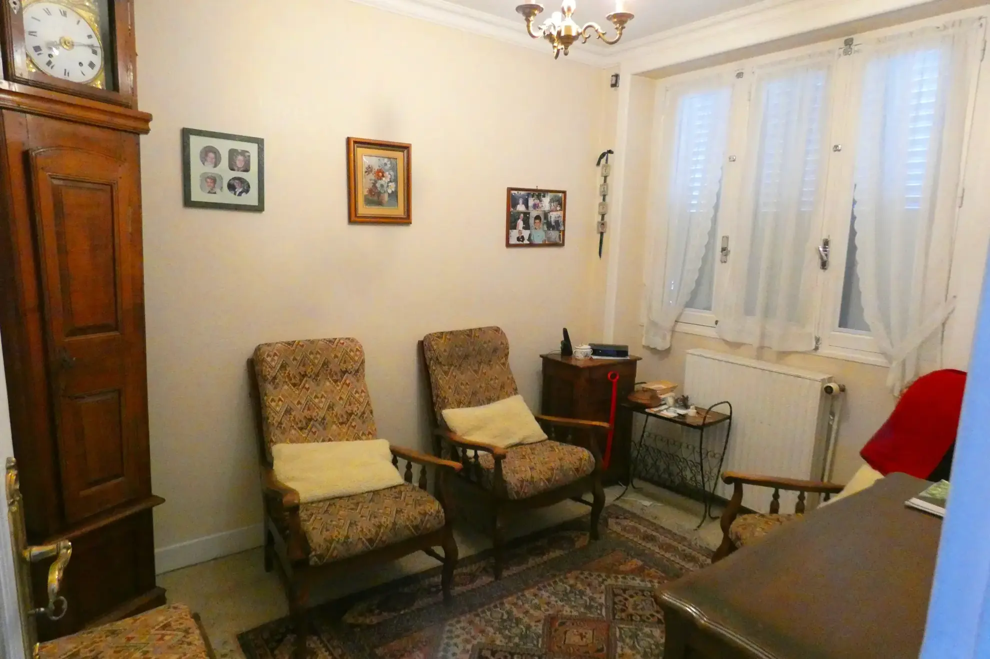 Maison en pierre avec grand terrain à Jussac, proximité commerces et écoles 