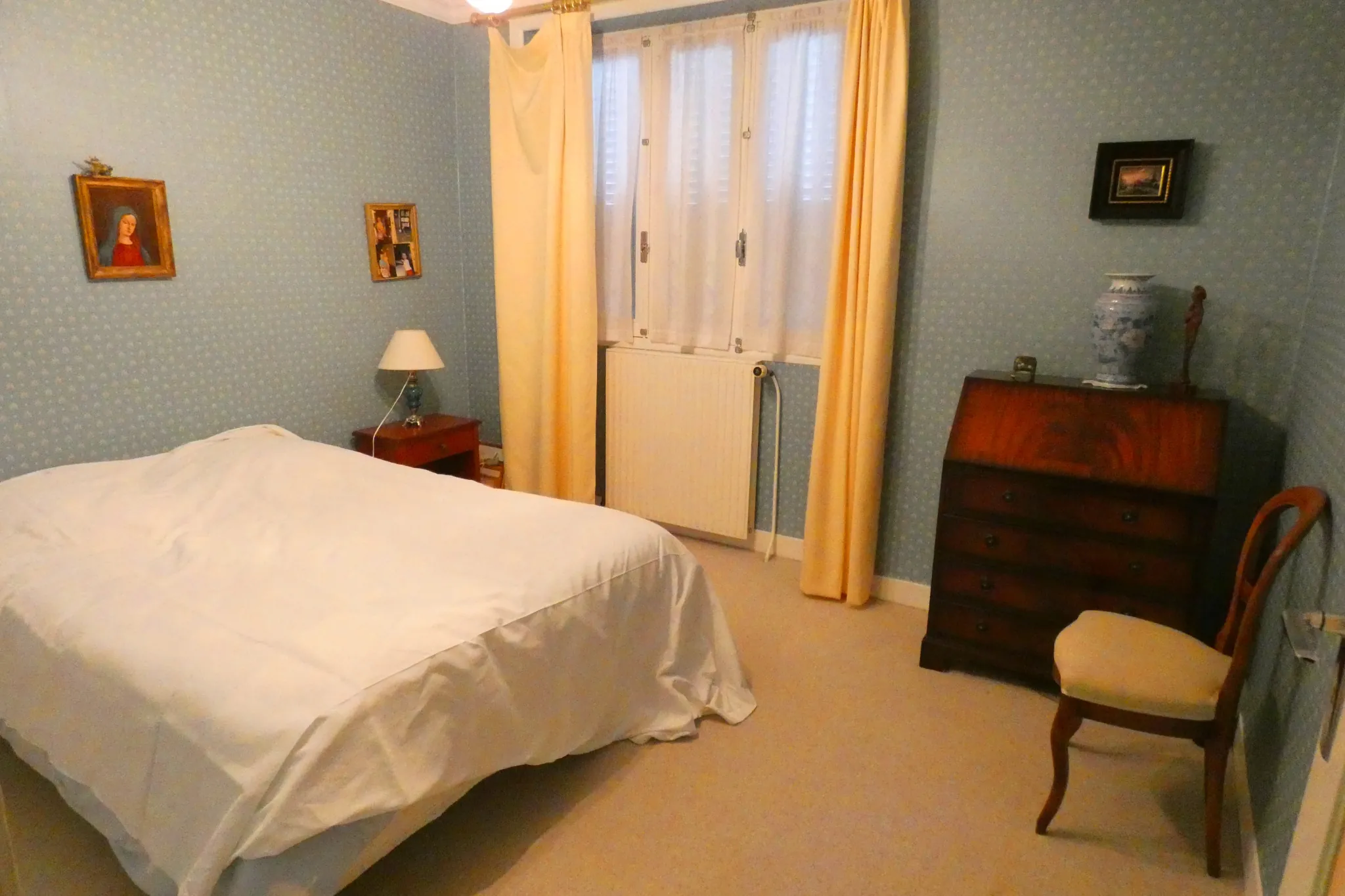 Maison en pierre avec grand terrain à Jussac, proximité commerces et écoles 