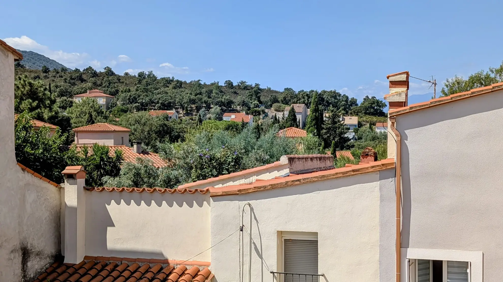 Charmante maison de village rénovée avec terrasse ensoleillée à Villelongue dels monts 