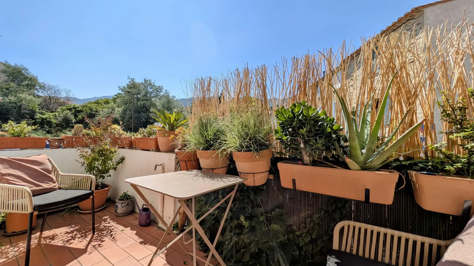 Charmante maison de village rénovée avec terrasse ensoleillée à Villelongue dels monts 