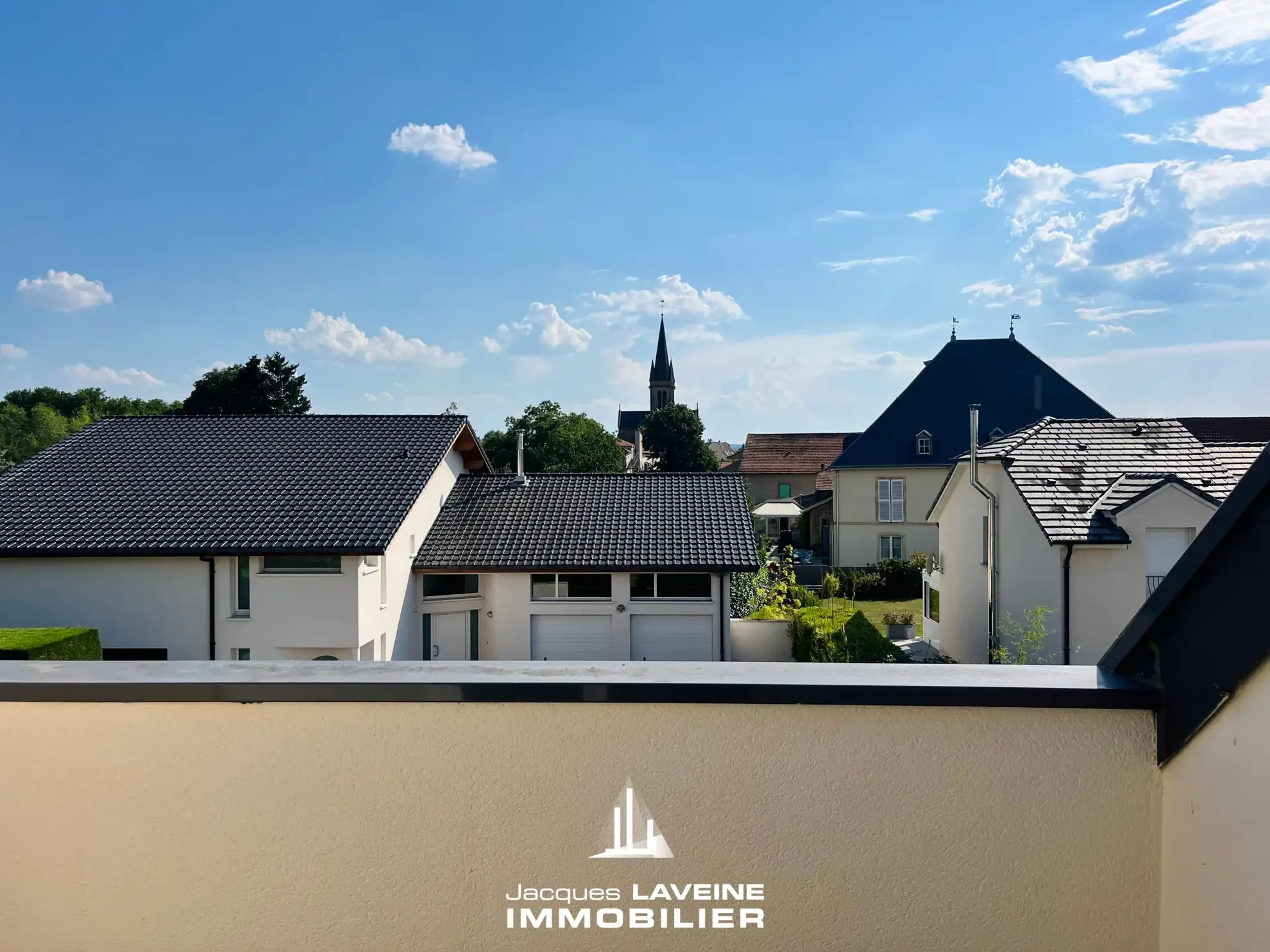 Bel appartement 3 pièces à Marly, proche commodités, avec balcon, garage et résidence sécurisée 