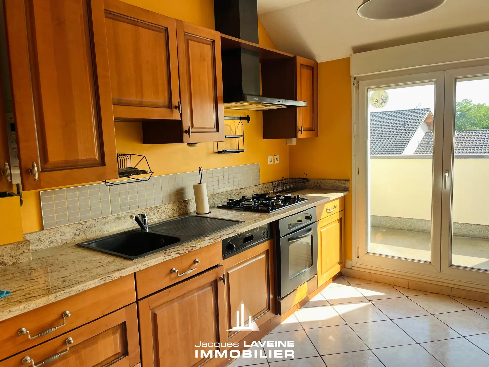 Bel appartement 3 pièces à Marly, proche commodités, avec balcon, garage et résidence sécurisée 