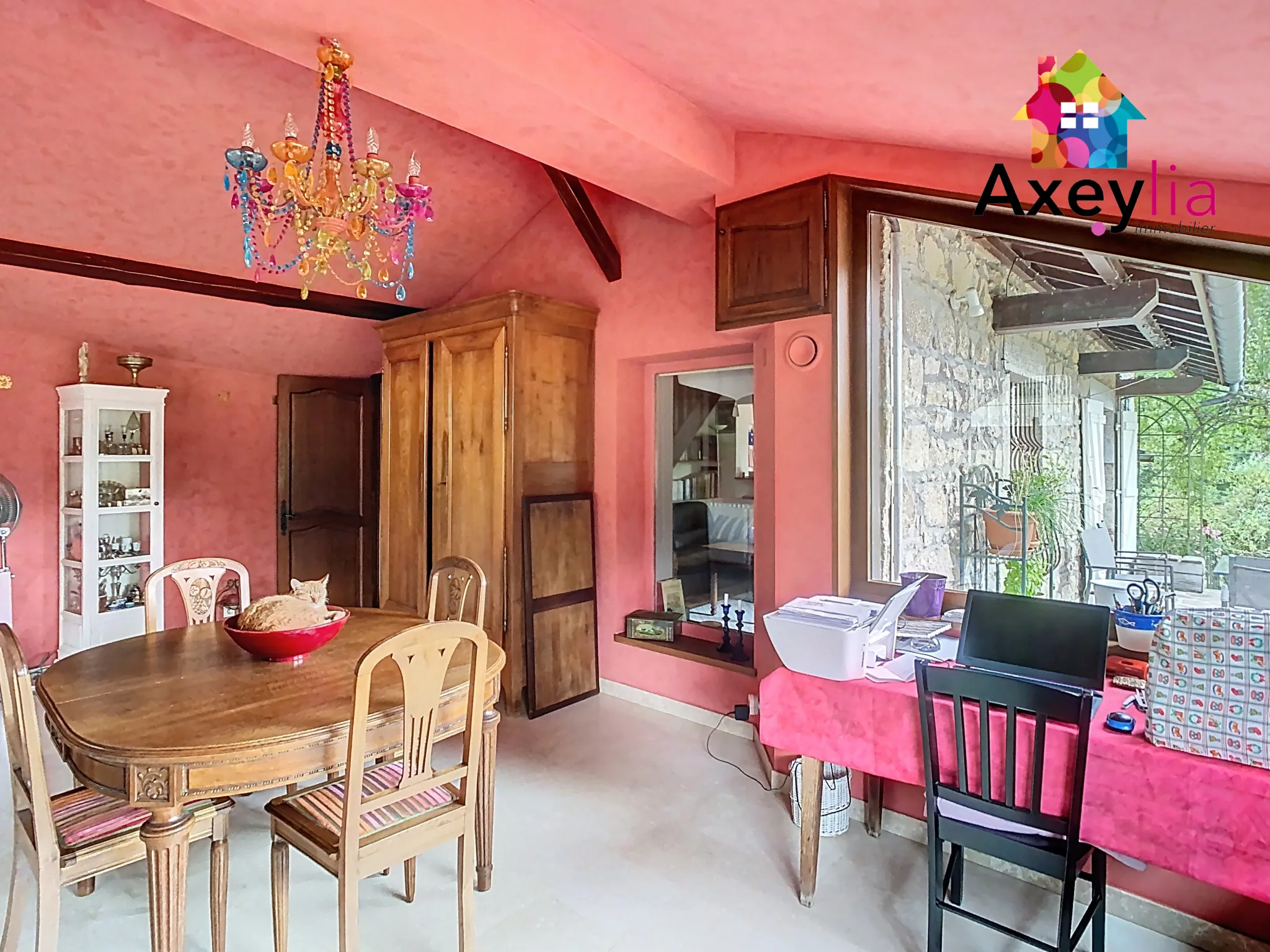 Maison ancienne en pierres avec piscine et grand jardin à Saint-Bonnet-des-Quarts 