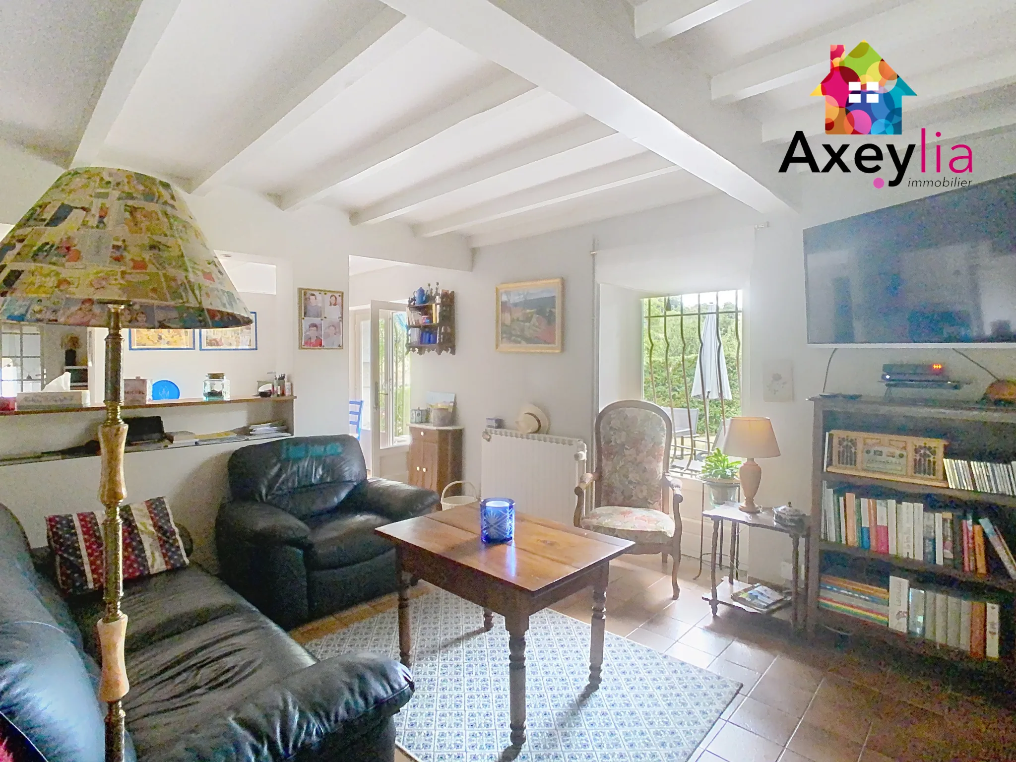 Maison ancienne en pierres avec piscine et grand jardin à Saint-Bonnet-des-Quarts 