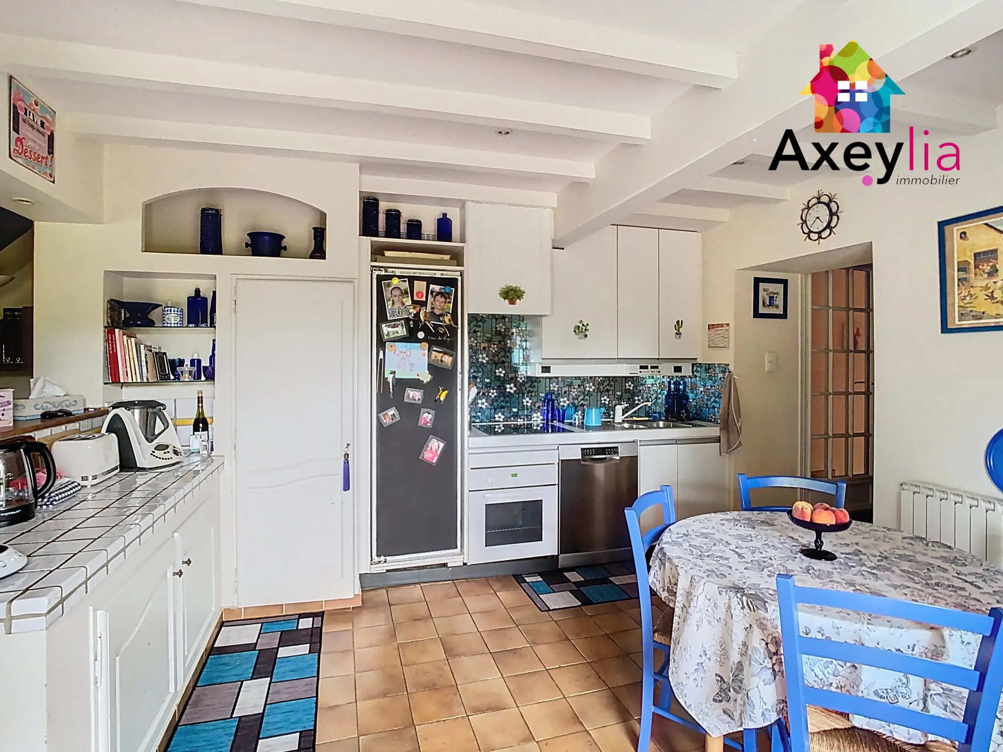 Maison ancienne en pierres avec piscine et grand jardin à Saint-Bonnet-des-Quarts 