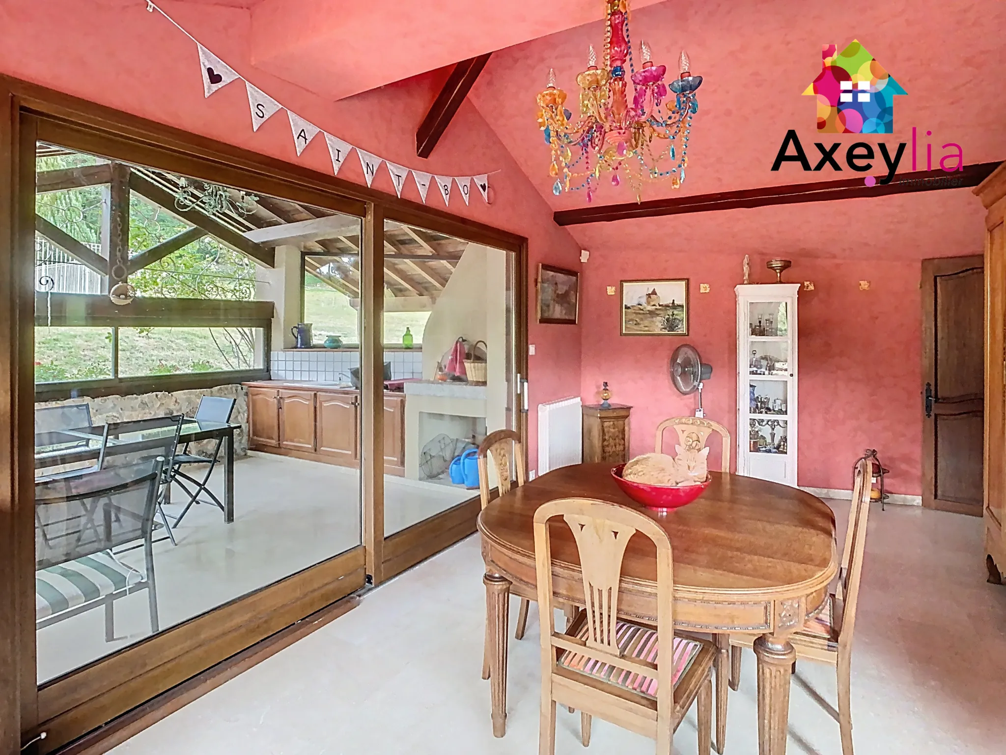 Maison ancienne en pierres avec piscine et grand jardin à Saint-Bonnet-des-Quarts 