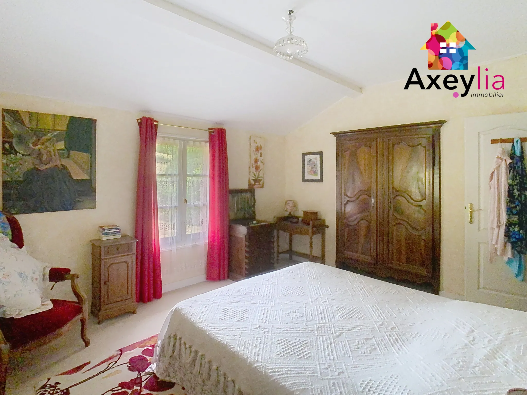 Maison ancienne en pierres avec piscine et grand jardin à Saint-Bonnet-des-Quarts 