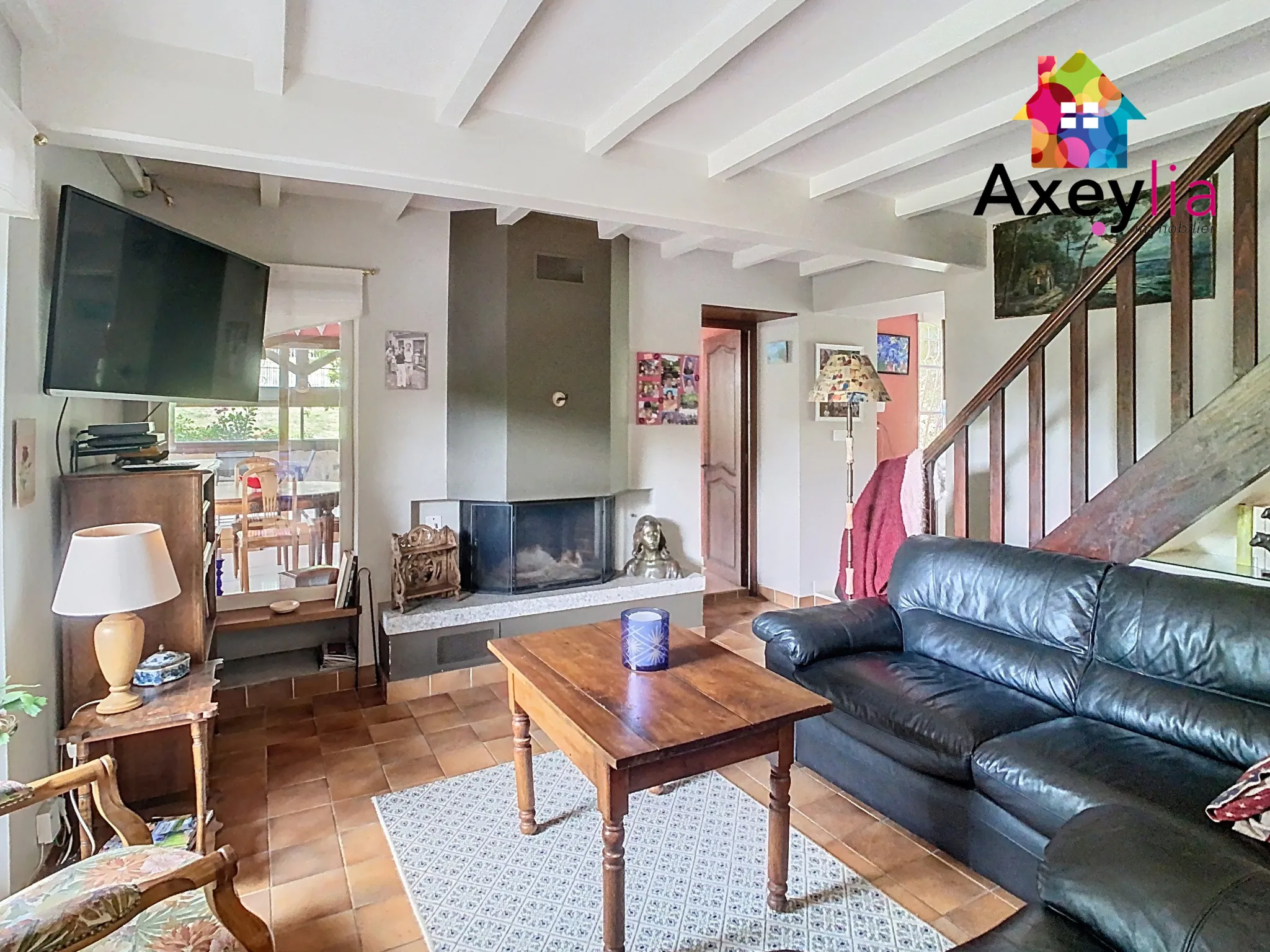 Maison ancienne en pierres avec piscine et grand jardin à Saint-Bonnet-des-Quarts 