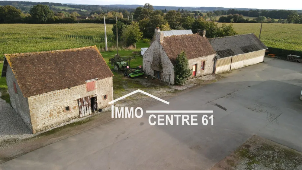 Ensemble immobilier de 1300m² à La Ferté Macé – Bureaux, ateliers et stockage 