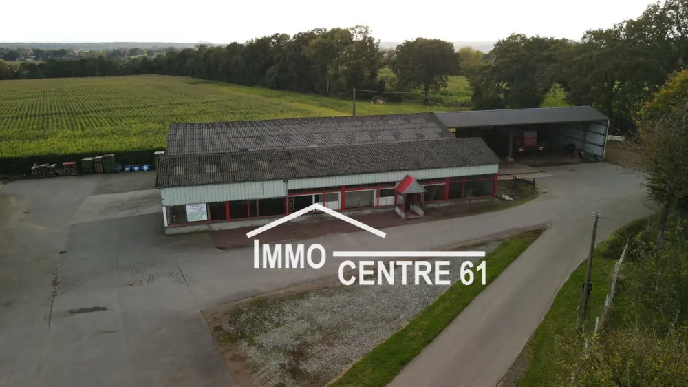 Ensemble immobilier de 1300m² à La Ferté Macé – Bureaux, ateliers et stockage 