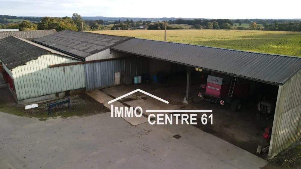 Ensemble immobilier de 1300m² à La Ferté Macé – Bureaux, ateliers et stockage 