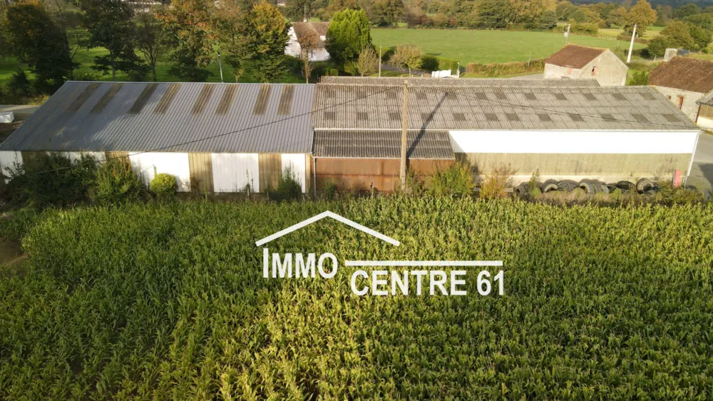 Ensemble immobilier de 1300m² à La Ferté Macé – Bureaux, ateliers et stockage 