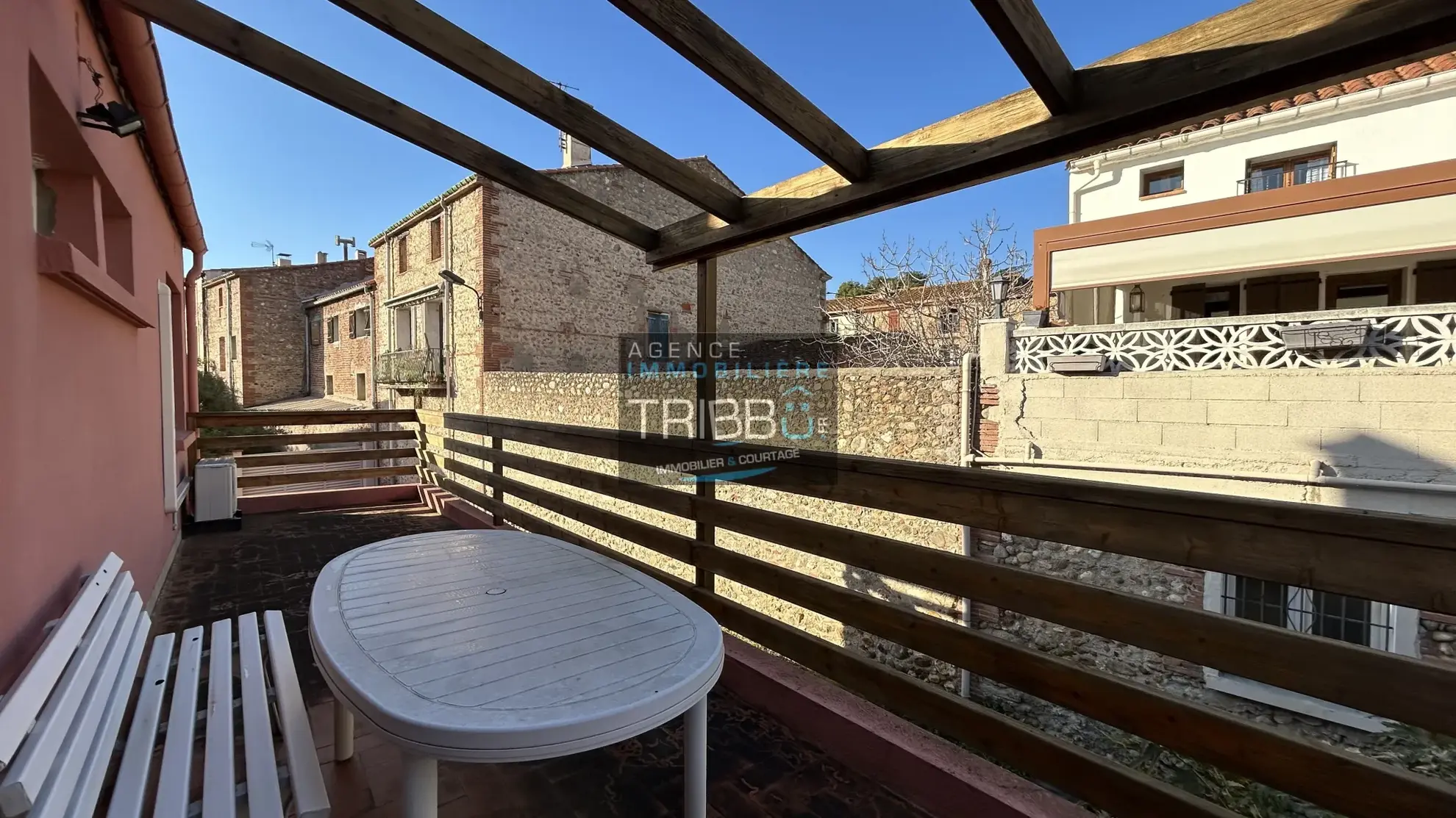 Maison 3 faces de 107 m² avec 3 chambres à Pollestres, quartier calme 