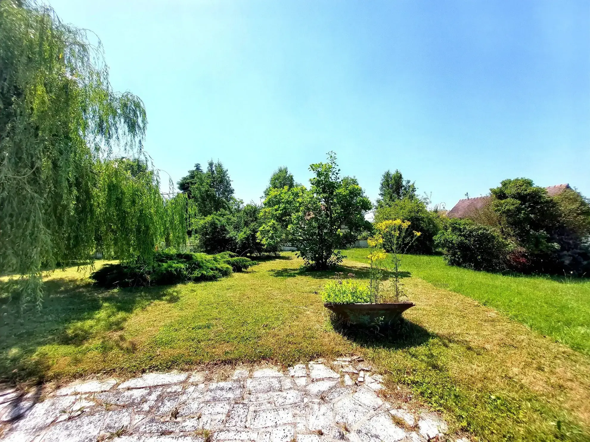 Maison à vendre avec jardin arboré à Vironvay, 3 chambres, charme des années 90 