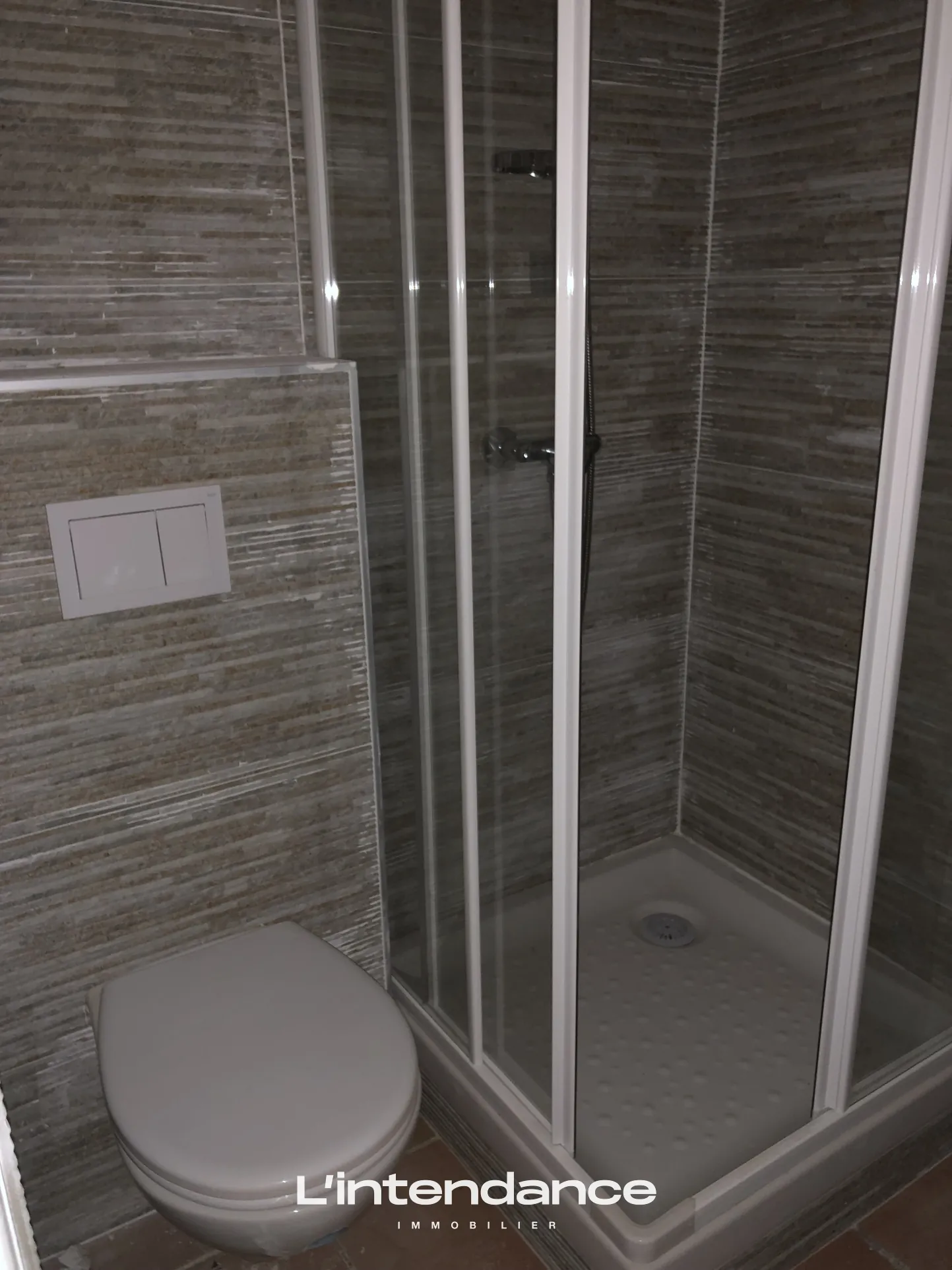 Immeuble à vendre dans le centre historique de Hyères, idéal pour investissement locatif 