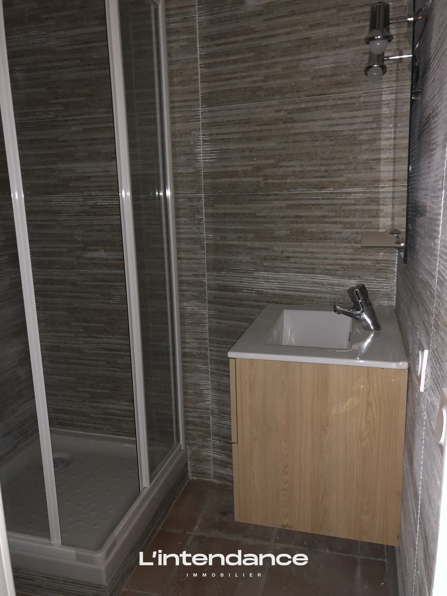 Immeuble à vendre dans le centre historique de Hyères, idéal pour investissement locatif 