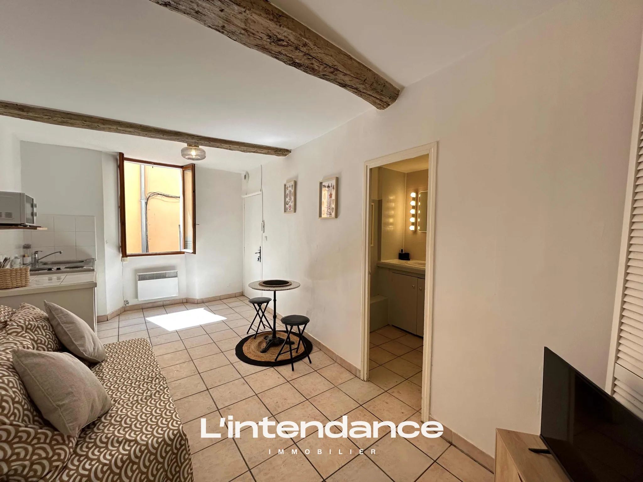 Immeuble à vendre dans le centre historique de Hyères, idéal pour investissement locatif