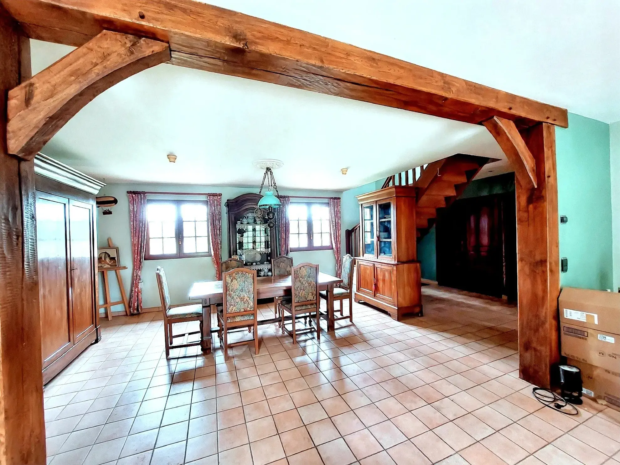 Maison à vendre avec jardin arboré à Vironvay, 3 chambres, charme des années 90 