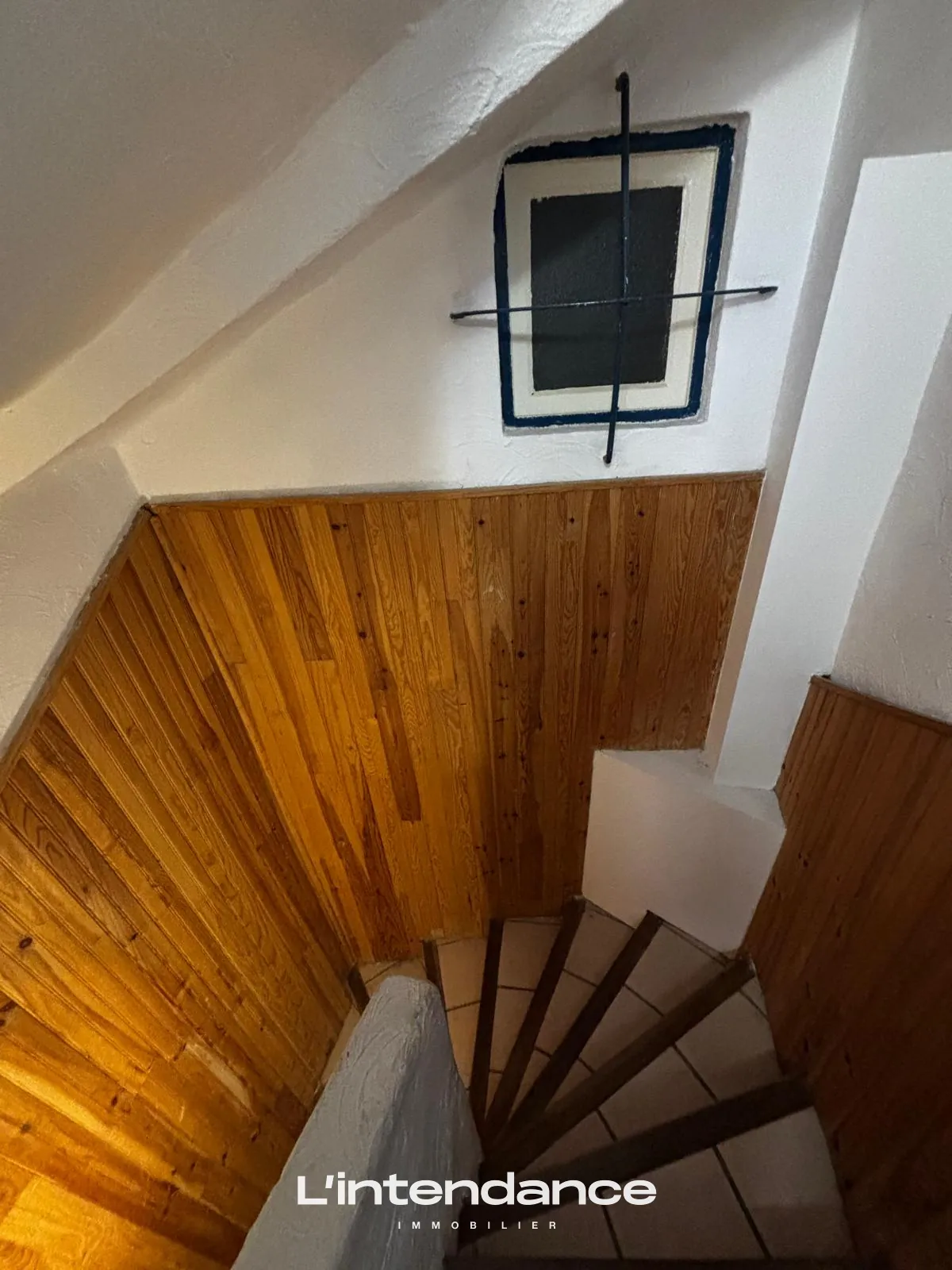 Immeuble à vendre dans le centre historique de Hyères, idéal pour investissement locatif 