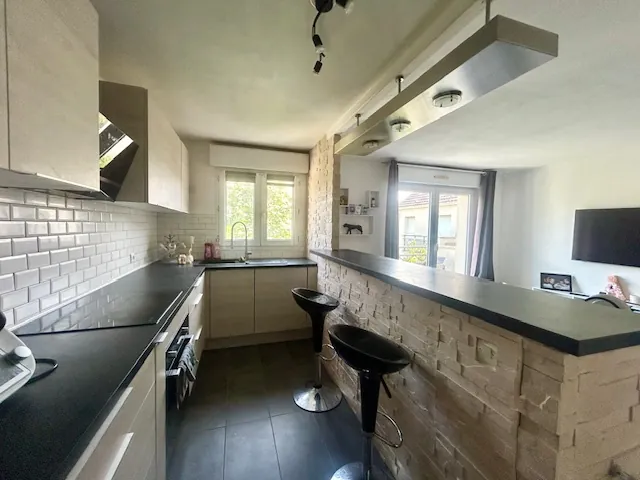 Charmant appartement F3 de 55 m² à Chilly Mazarin avec balcon et stationnement 