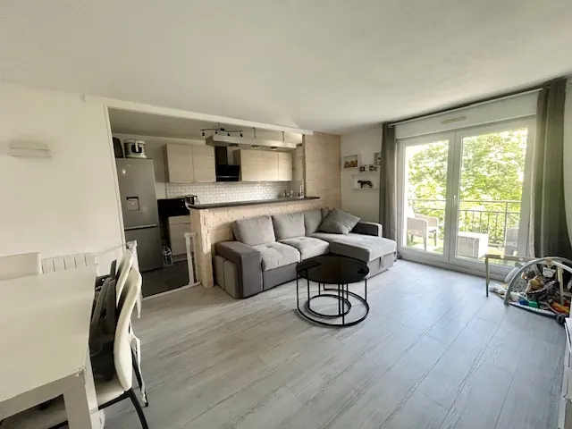 Charmant appartement F3 de 55 m² à Chilly Mazarin avec balcon et stationnement 