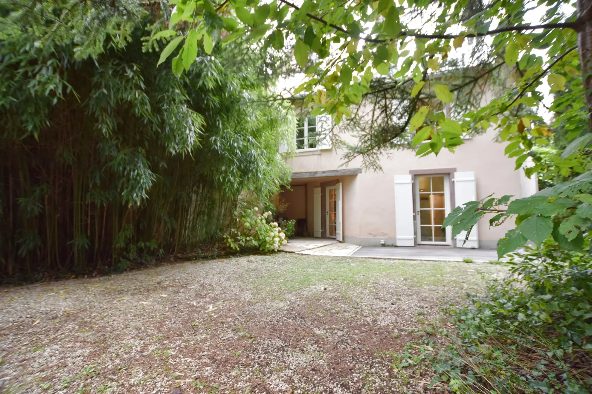 Grande maison rénovée avec terrasse et jardin à Vyans-le-Val - Bussurel