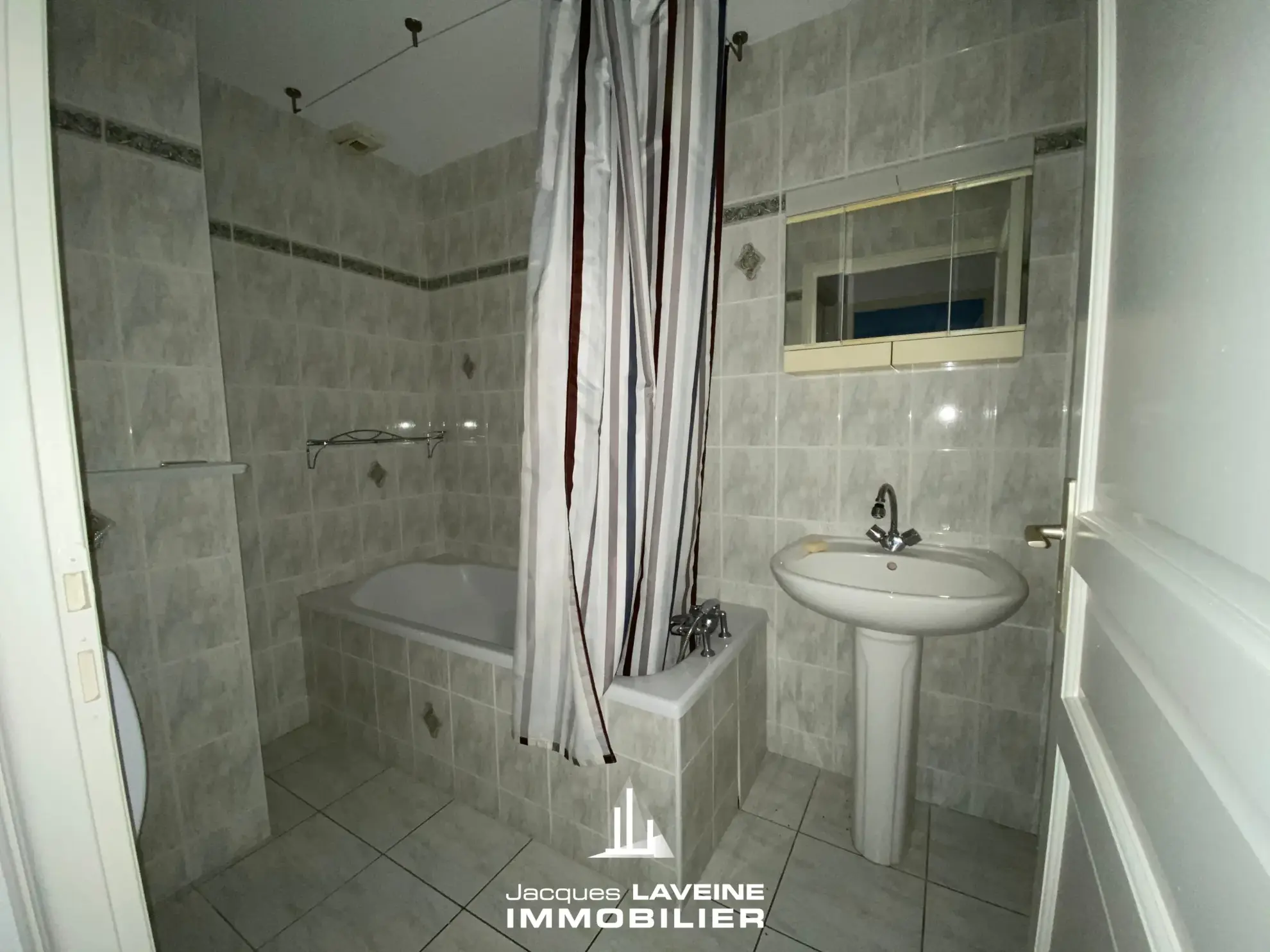 Ensemble immobilier à 15 km de Metz avec deux maisons et potentiel d'aménagement 