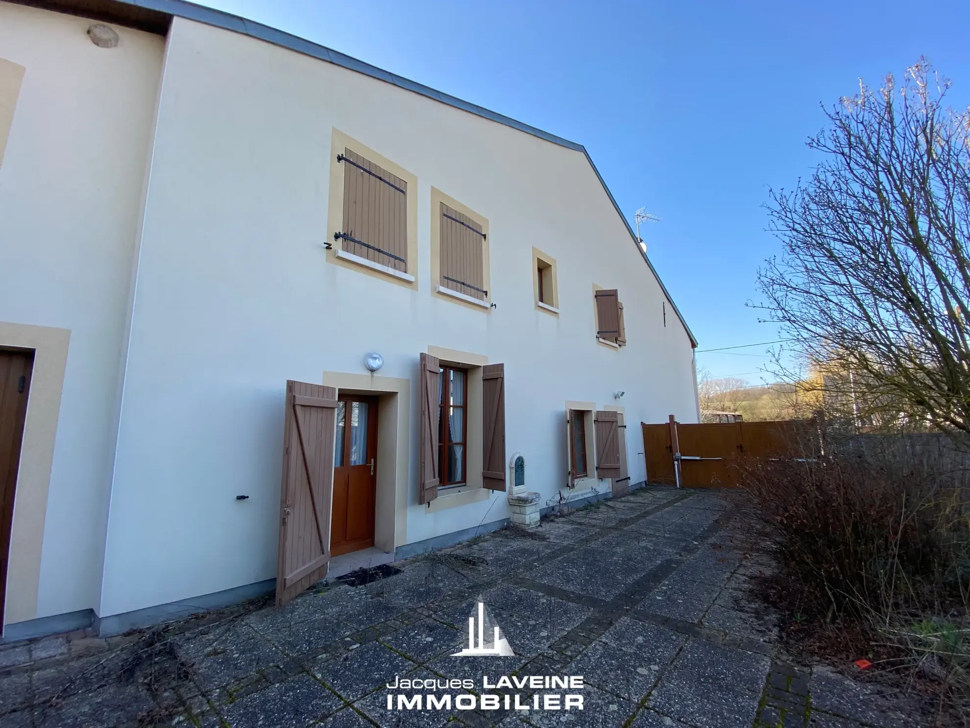 Ensemble immobilier à 15 km de Metz avec deux maisons et potentiel d'aménagement