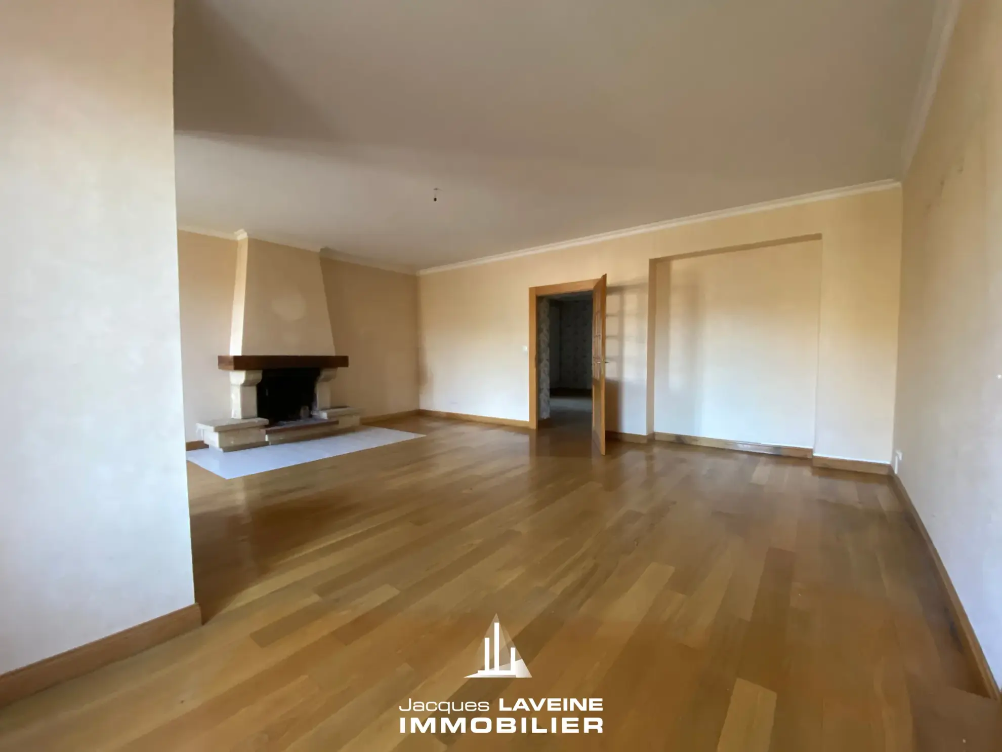 Ensemble immobilier à 15 km de Metz avec deux maisons et potentiel d'aménagement 