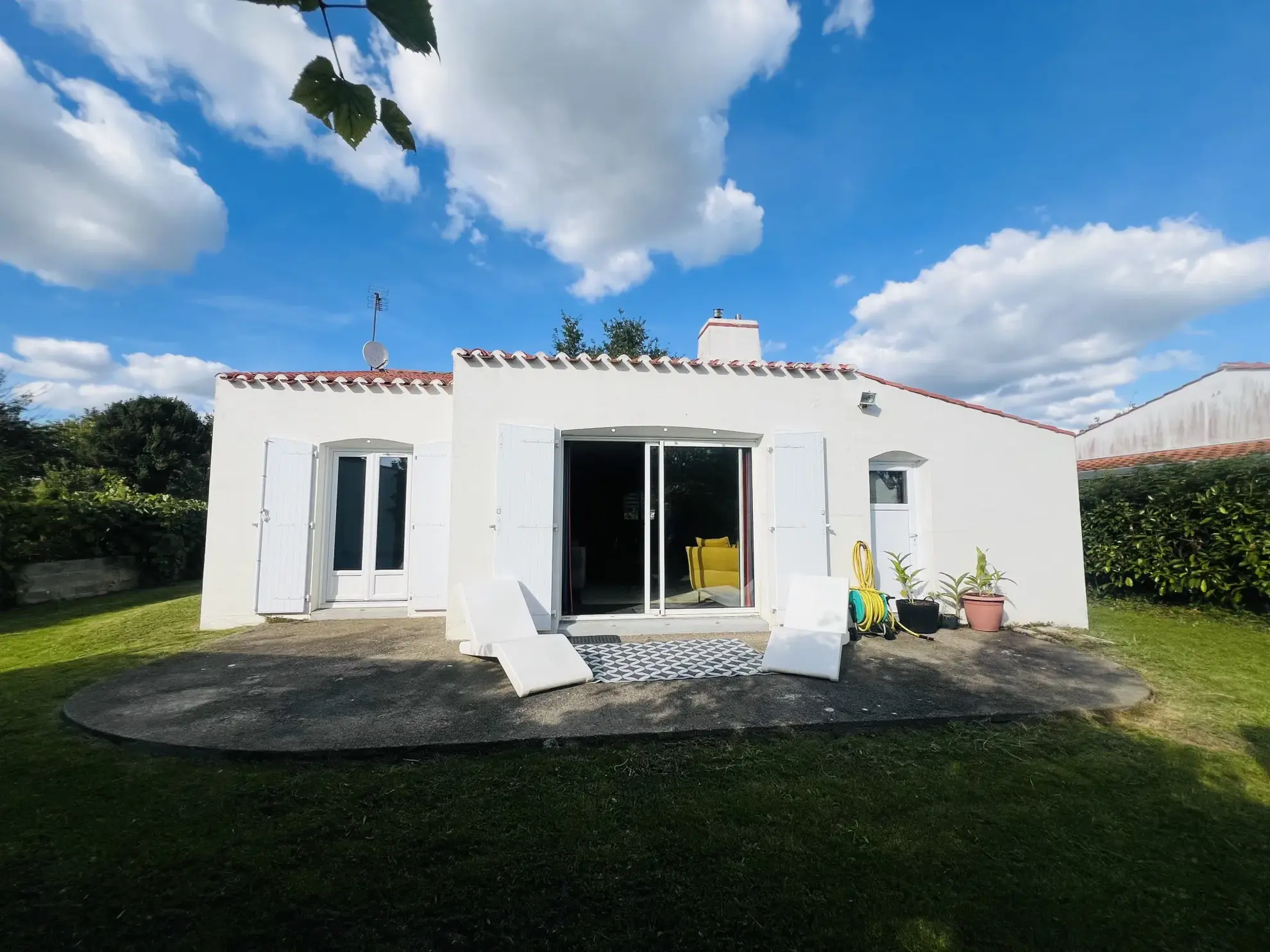 Maison rénovée avec jardin à Saint Foy, 2 chambres, séjour lumineux 