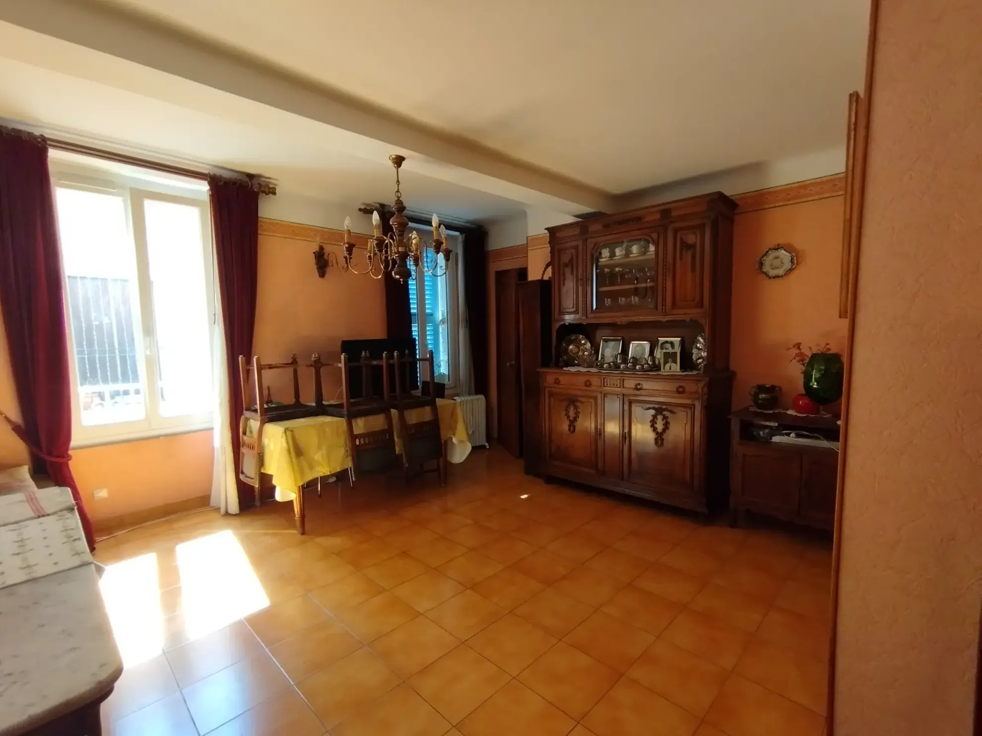 Immeuble de rapport à vendre à Solliès Pont avec potentiel d'investissement 