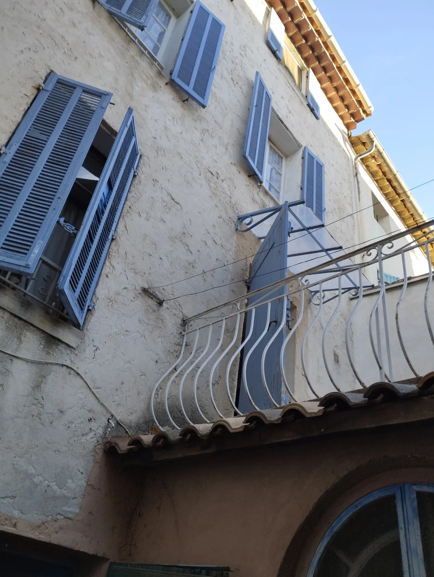 Immeuble de rapport à vendre à Solliès Pont avec potentiel d'investissement 