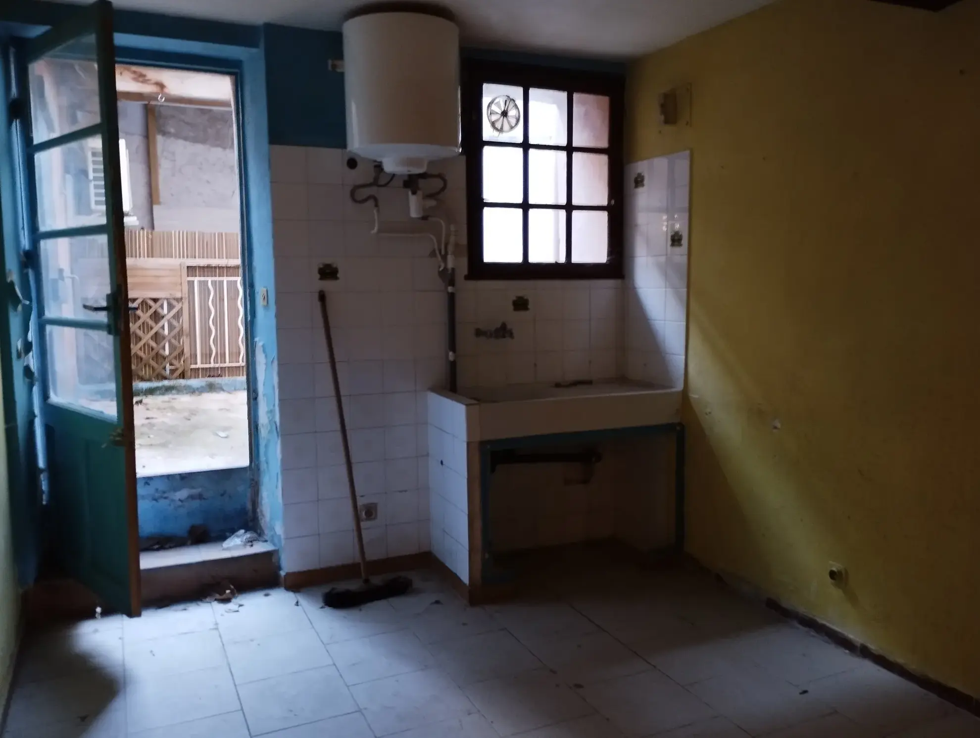 Immeuble de rapport à vendre à Solliès Pont avec potentiel d'investissement 