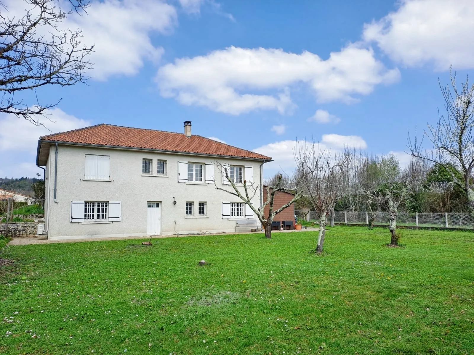 Maison spacieuse de 141 m² avec garage à Trelissac, quartiers calme 