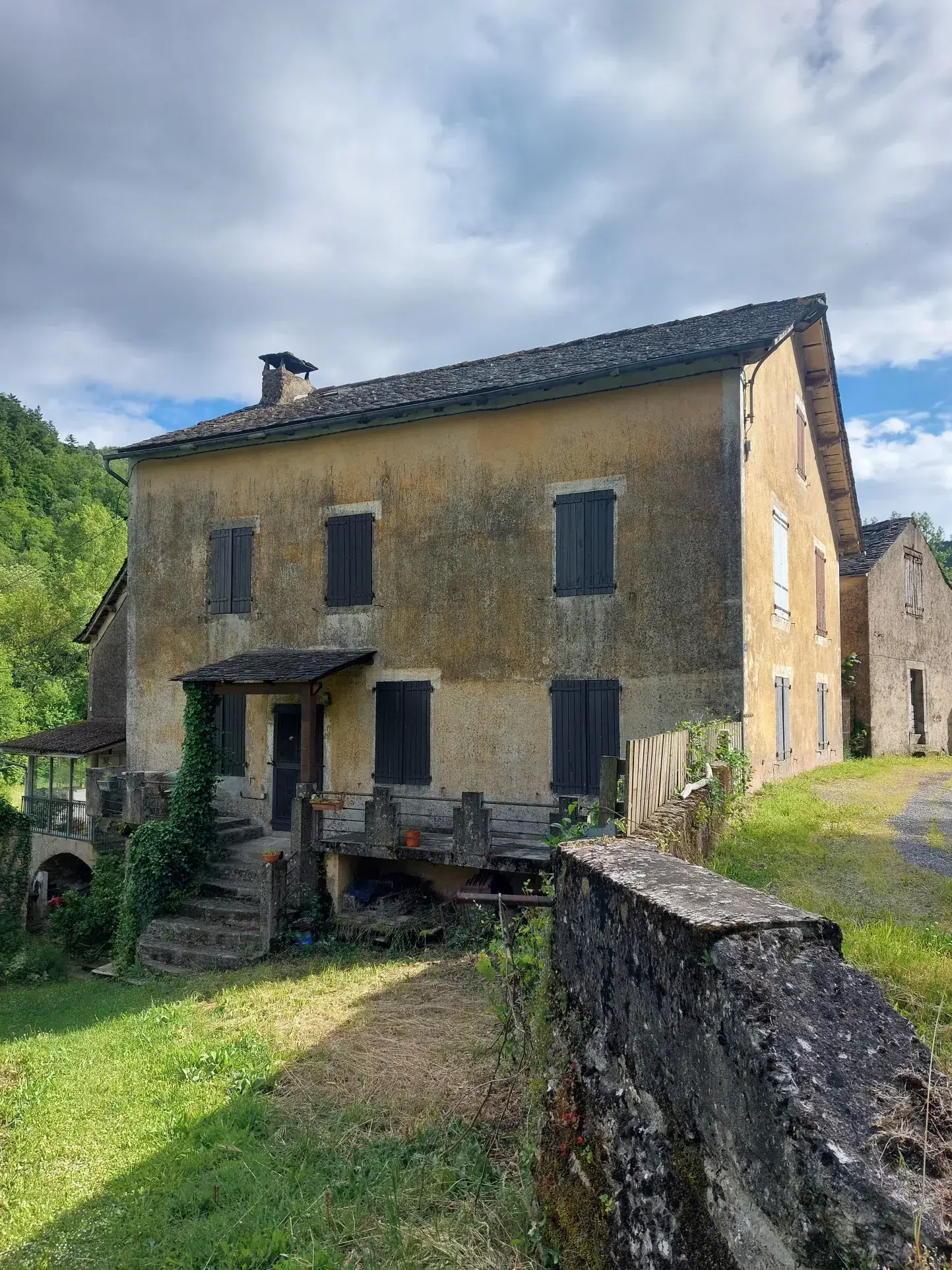 Maison à rénover de 157 m² à Cénomes dans le sud de l'Aveyron 