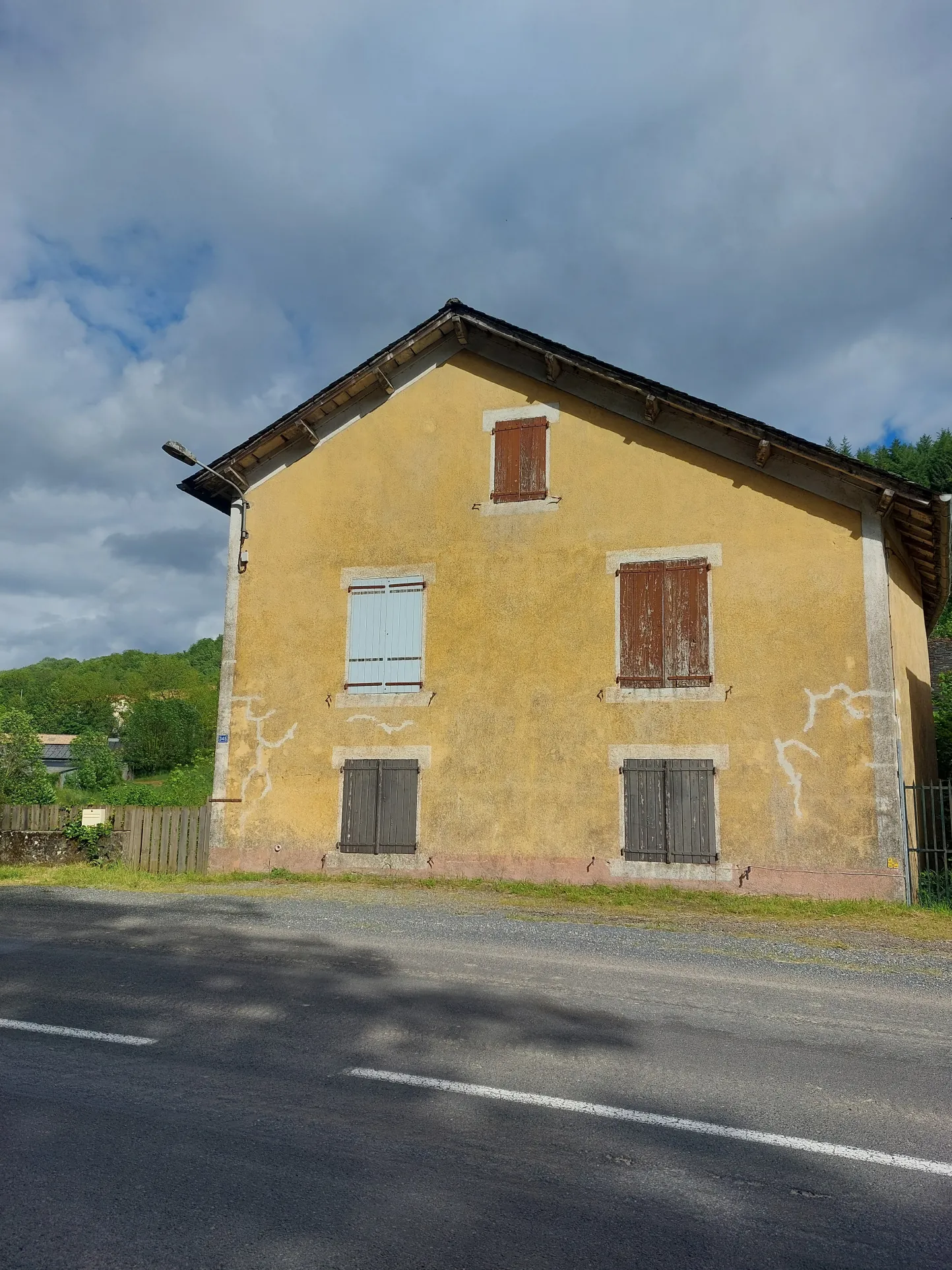 Maison à rénover de 157 m² à Cénomes dans le sud de l'Aveyron 