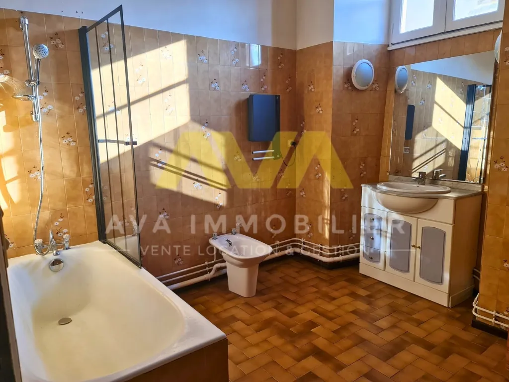 Immeuble de rapport à Navarrenx avec forte rentabilité et potentiel de valorisation 