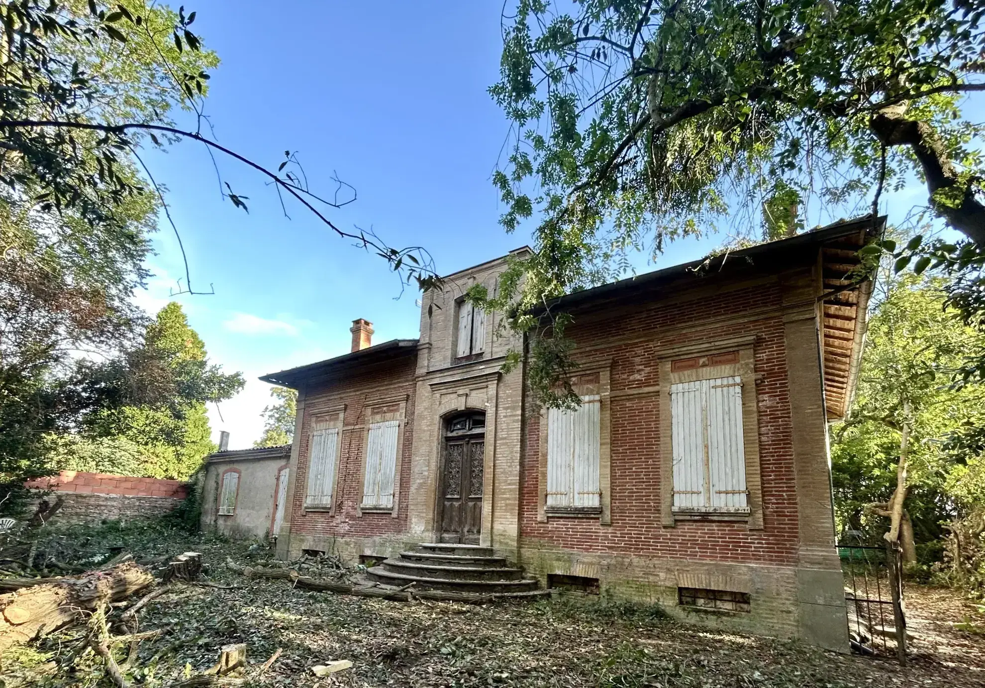 Belle maison de maître à rénover à Lapeyrouse-Fossat, 260 m² avec terrain arboré