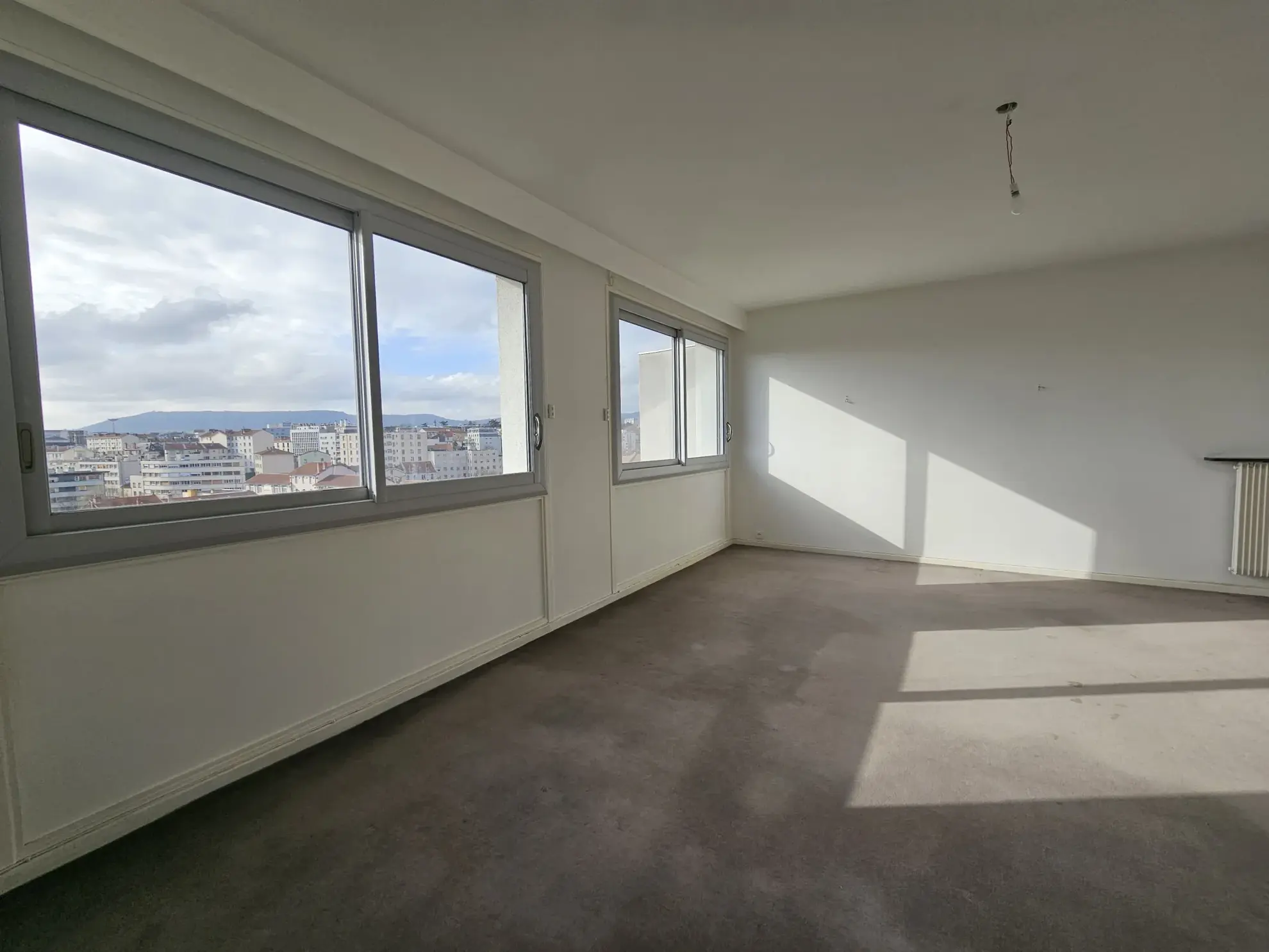 Appartement lumineux avec parking et cave à Clermont-Ferrand 