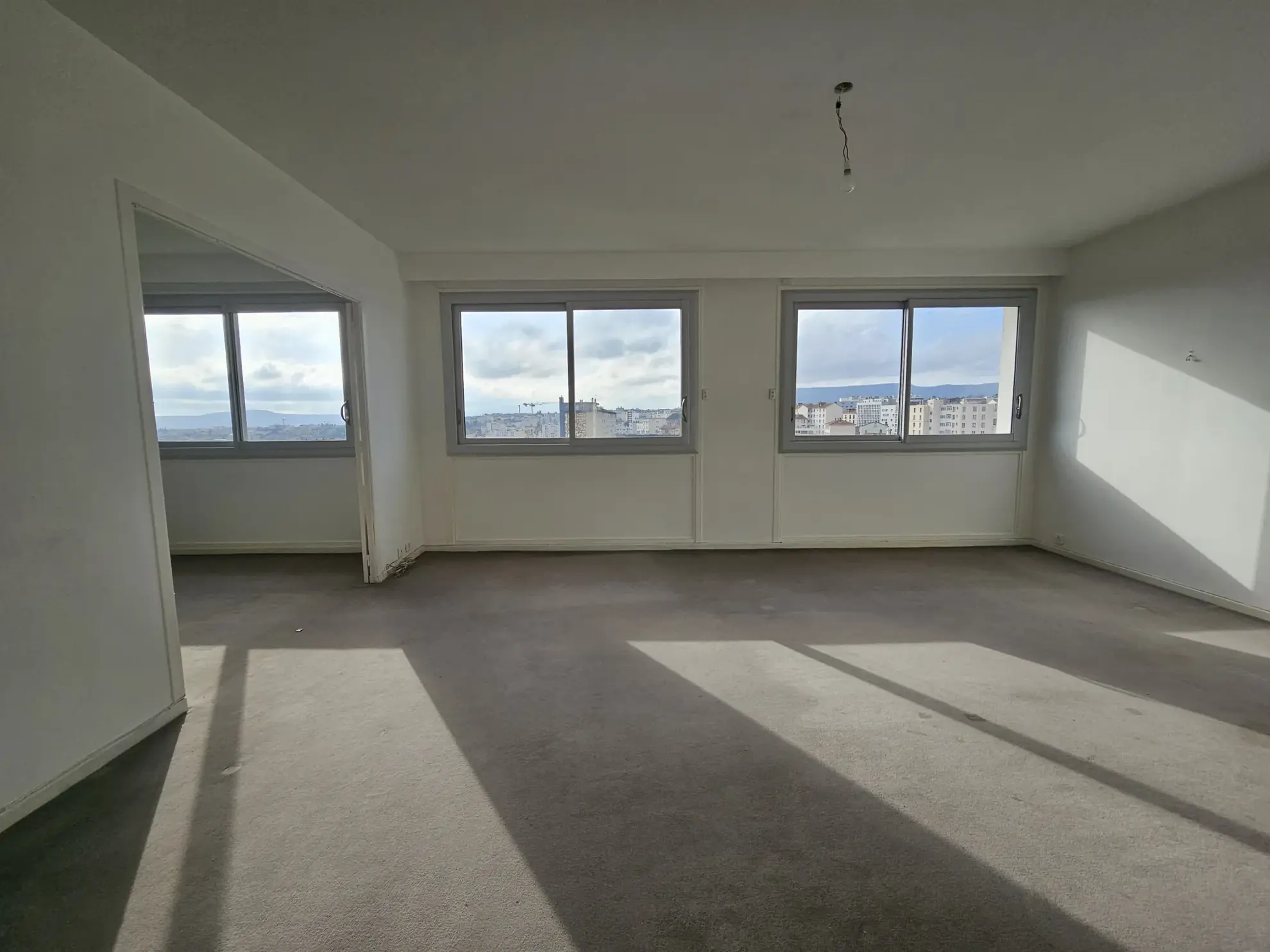 Appartement lumineux avec parking et cave à Clermont-Ferrand 