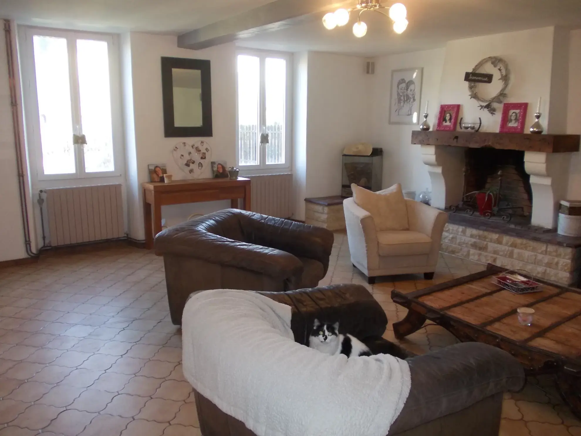 Maison charentaise rénovée avec dépendances et piscine proche de Cognac 