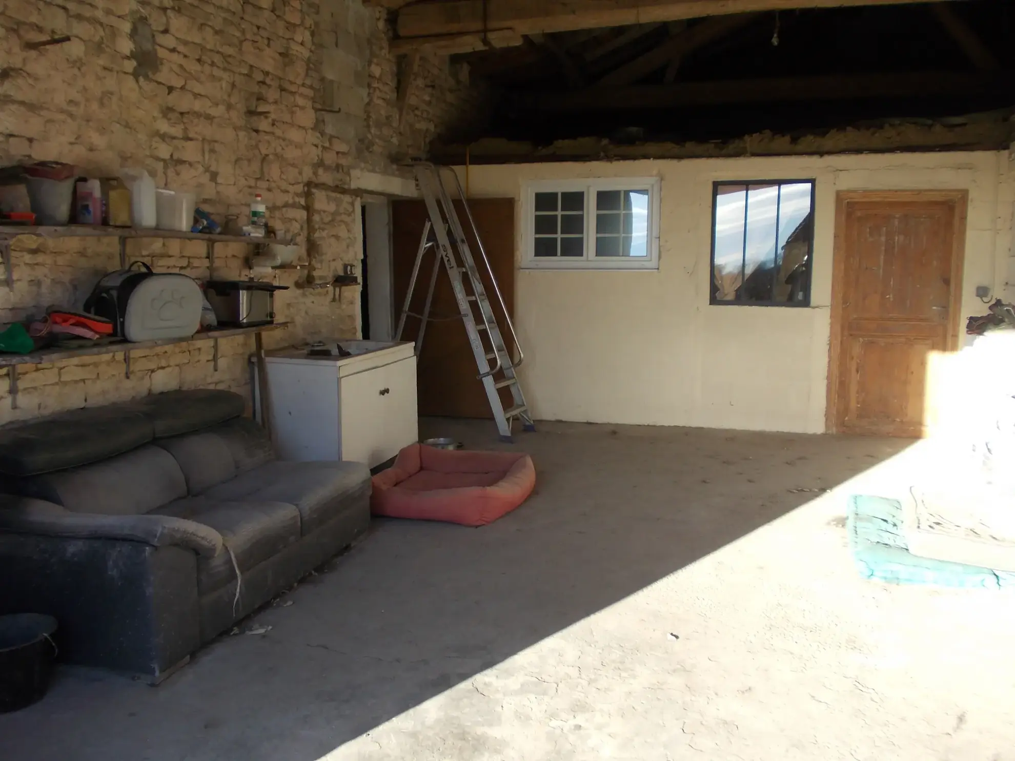 Maison charentaise rénovée avec dépendances et piscine proche de Cognac 