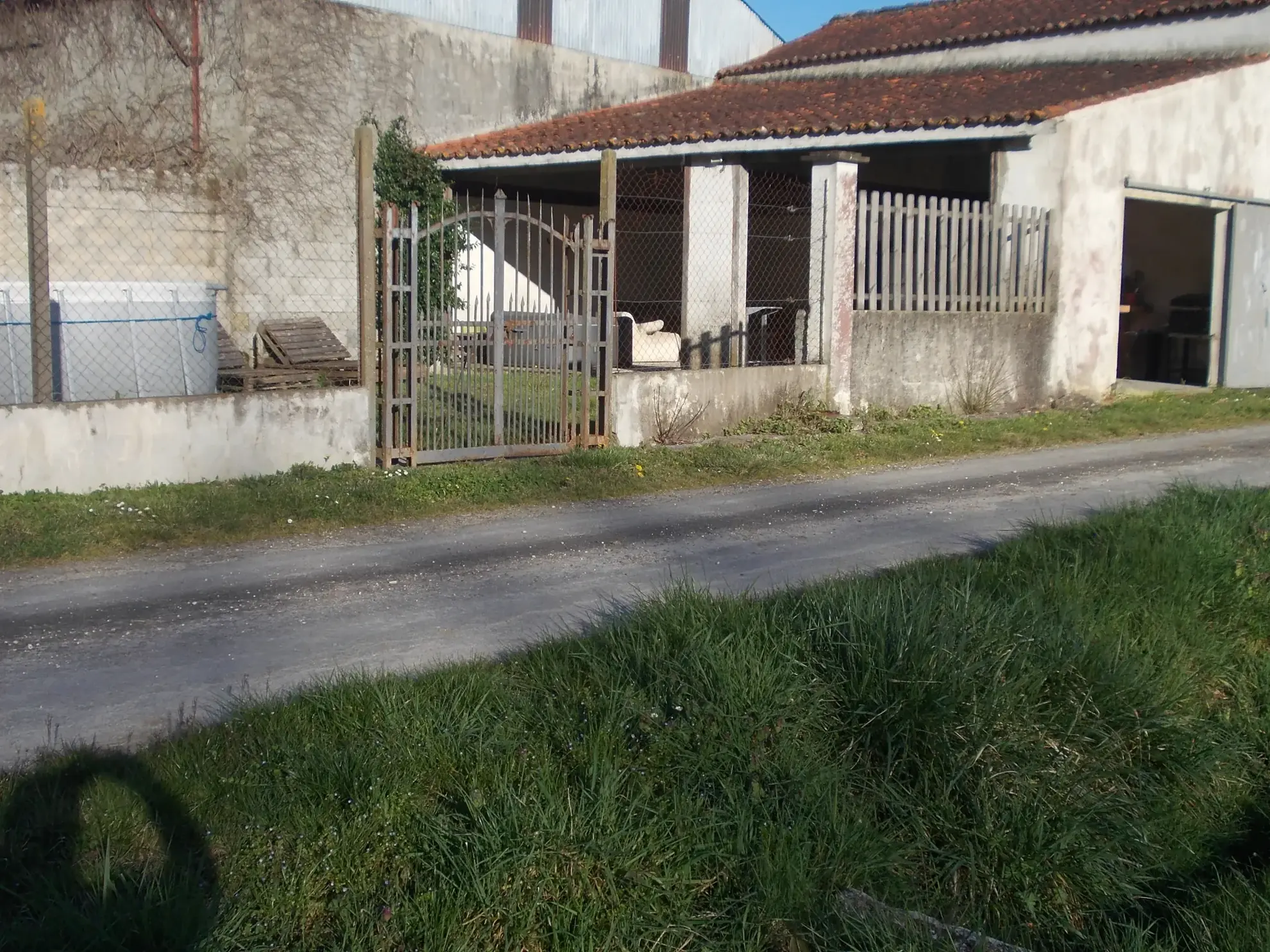 Maison charentaise rénovée avec dépendances et piscine proche de Cognac 