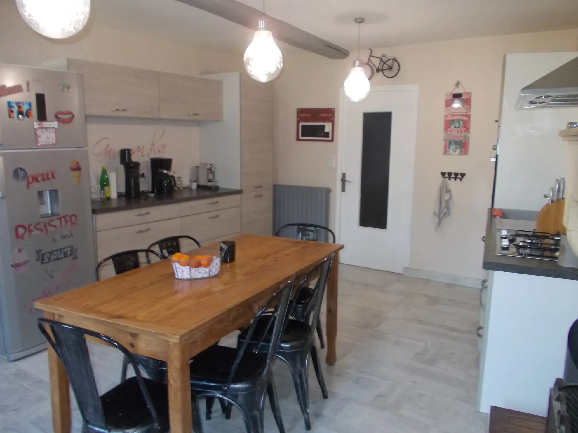 Maison charentaise rénovée avec dépendances et piscine proche de Cognac