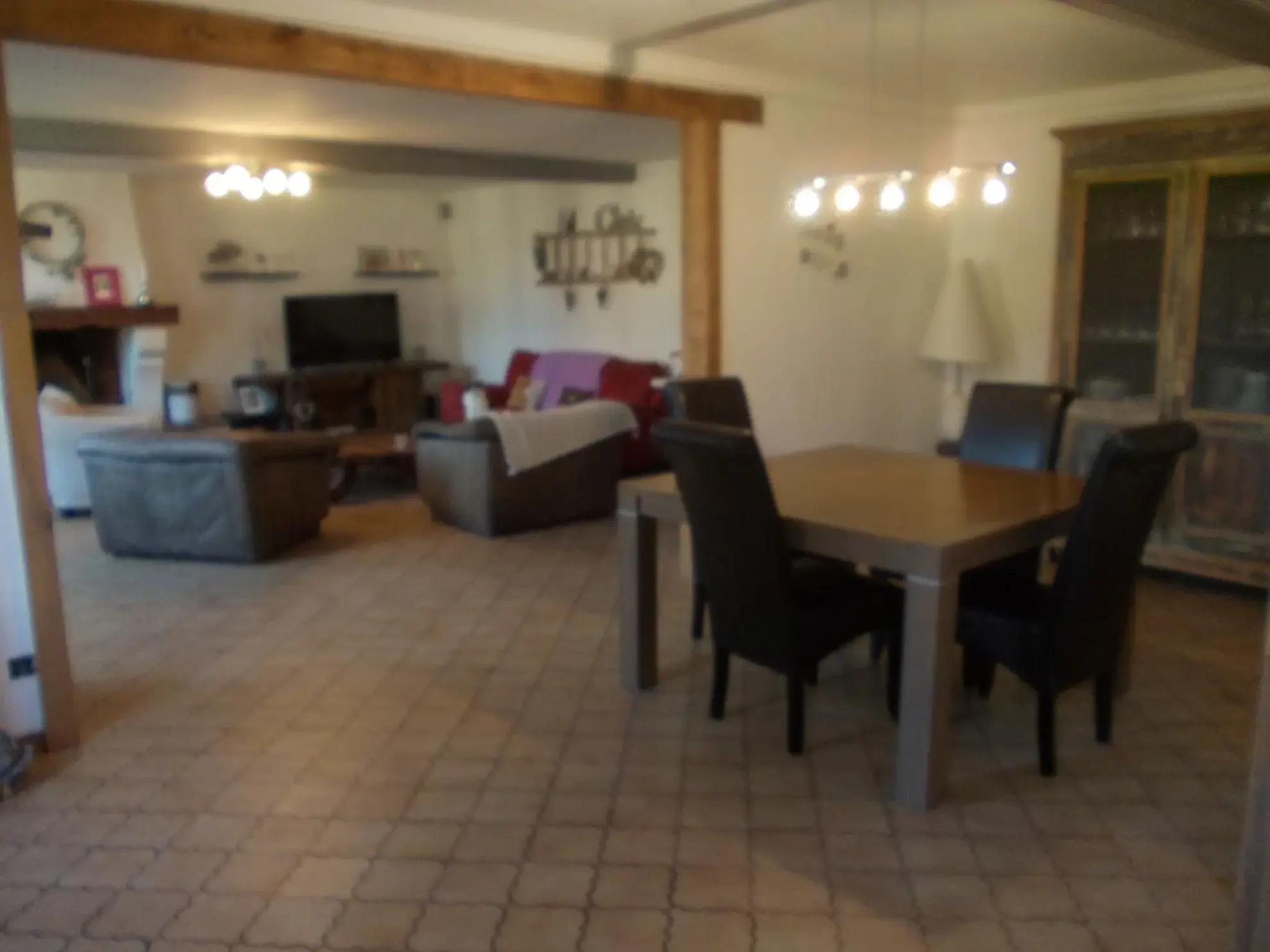 Maison charentaise rénovée avec dépendances et piscine proche de Cognac 